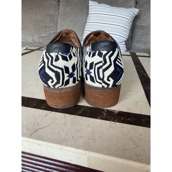 TOMS Women's‎ Embroidered Slip On Boots Shoes Black White Blue Size 7 - Picture 2 of 3